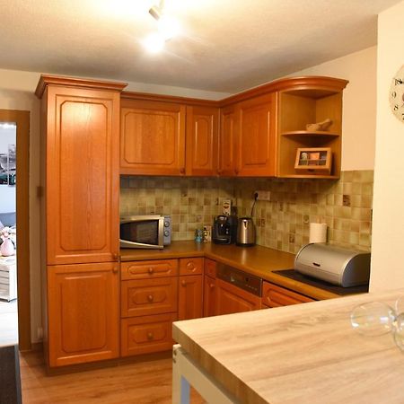 Ferienwohnung 80 m2 Haushälfte, 3 Zimmer, Parkplätze, bis 6 Pers Wängle Exterior foto
