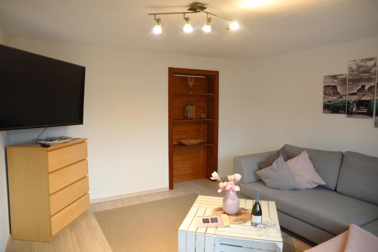 Ferienwohnung 80 m2 Haushälfte, 3 Zimmer, Parkplätze, bis 6 Pers Wängle Exterior foto