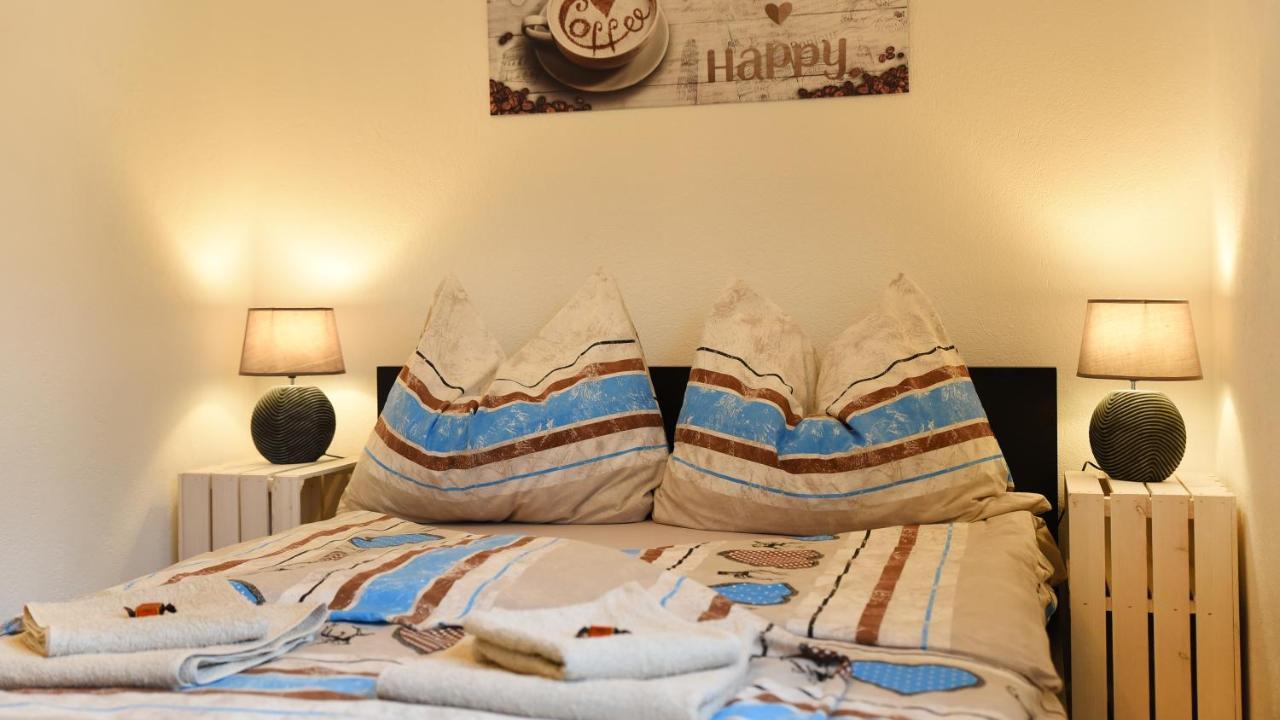 Ferienwohnung 80 m2 Haushälfte, 3 Zimmer, Parkplätze, bis 6 Pers Wängle Exterior foto