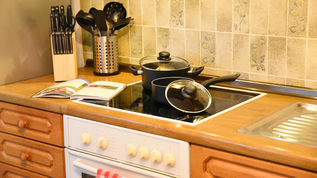 Ferienwohnung 80 m2 Haushälfte, 3 Zimmer, Parkplätze, bis 6 Pers Wängle Exterior foto