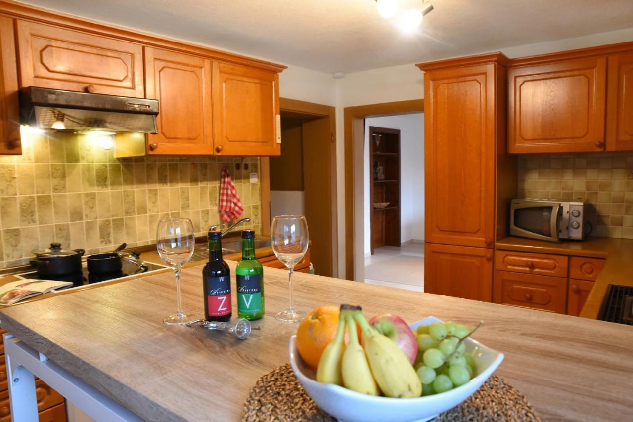 Ferienwohnung 80 m2 Haushälfte, 3 Zimmer, Parkplätze, bis 6 Pers Wängle Exterior foto