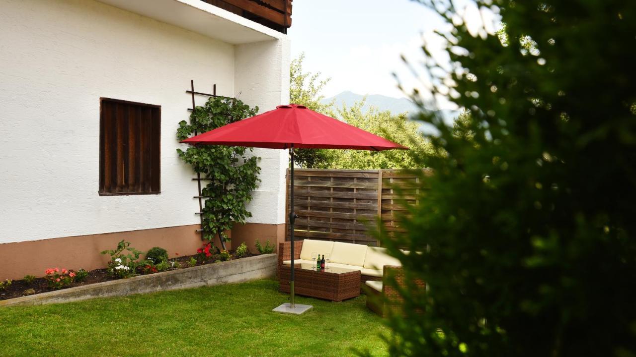 Ferienwohnung 80 m2 Haushälfte, 3 Zimmer, Parkplätze, bis 6 Pers Wängle Exterior foto